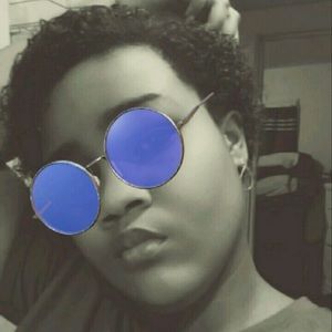 Meet your Posher, Angelique